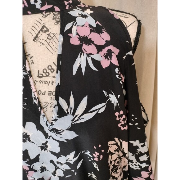 NWOT! Yumi Kim Floral Open Shoulder High Neck Silk Blouse. Size L - Picture 2 of 8